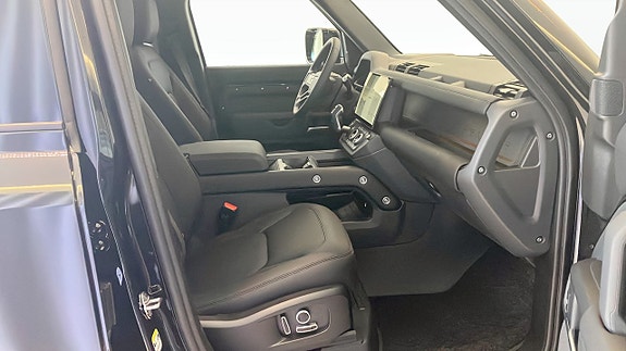 Land Rover Defender 130 3 of 13