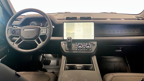Land Rover Defender 130 4 of 13