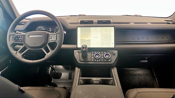 Land Rover Defender 130 4 of 13
