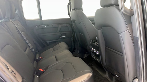 Land Rover Defender 130 5 of 13