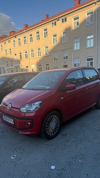 Volkswagen UP! 2 of 3