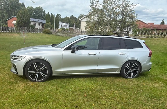 Volvo V60 2 of 12