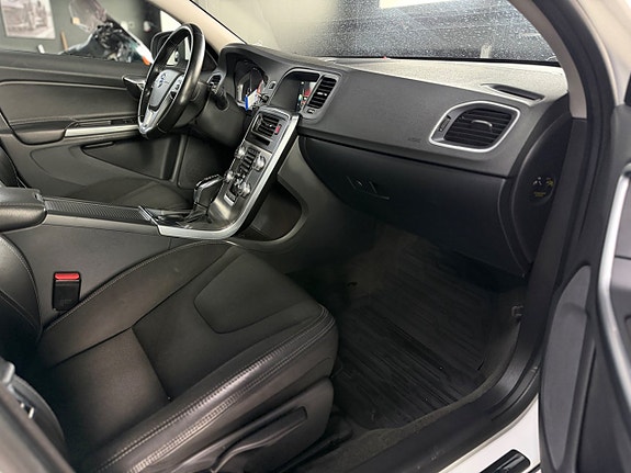 Volvo V60 8 of 14