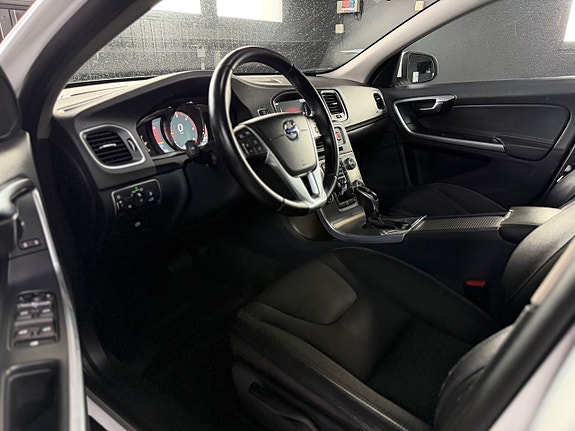 Volvo V60 5 of 14