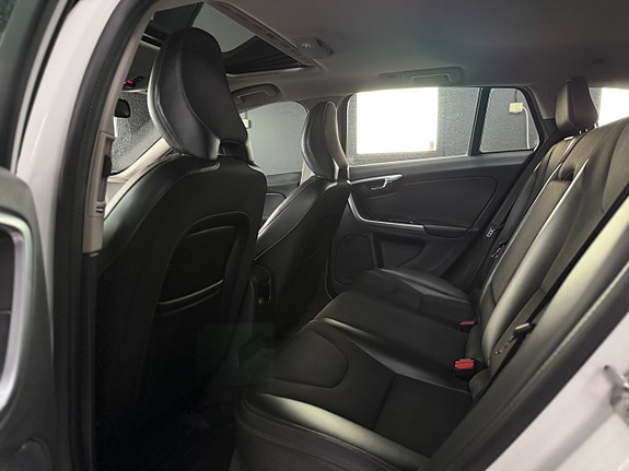 Volvo V60 14 of 14