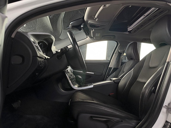 Volvo V60 7 of 14