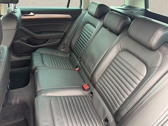 Volkswagen Passat Alltrack 7 of 11