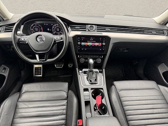 Volkswagen Passat Alltrack 5 of 11