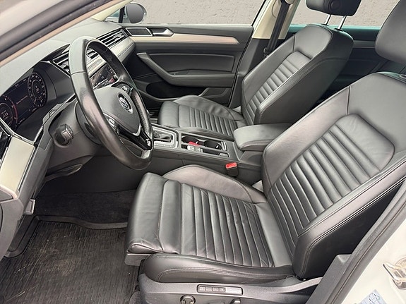 Volkswagen Passat Alltrack 4 of 11
