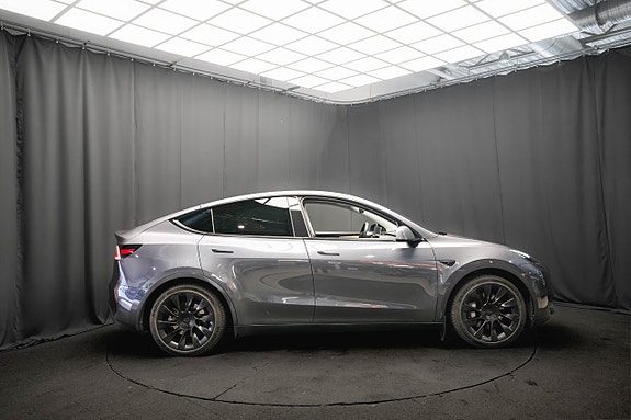 Tesla Model Y 6 of 22