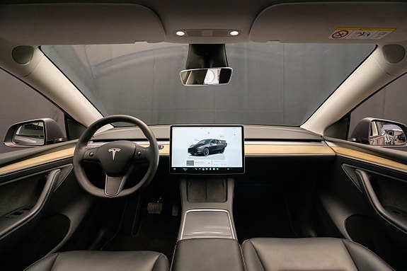 Tesla Model Y 15 of 22