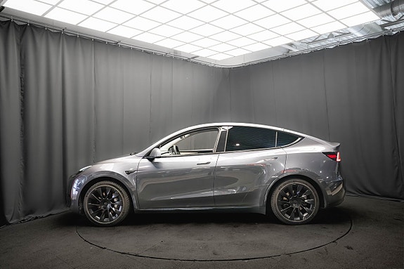 Tesla Model Y 10 of 22