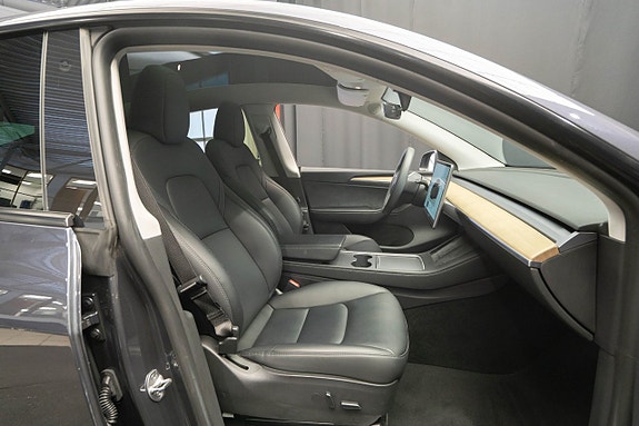 Tesla Model Y 18 of 22