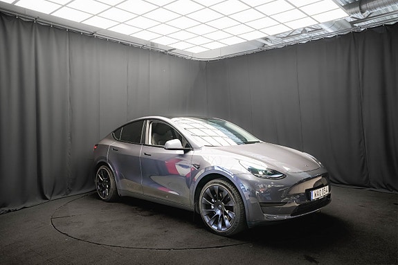 Tesla Model Y 5 of 22