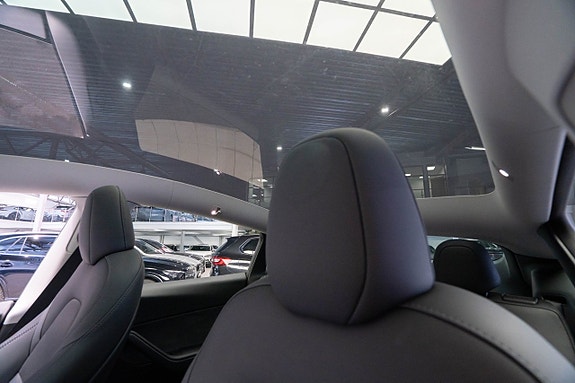 Tesla Model Y 14 of 22