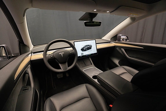 Tesla Model Y 12 of 22