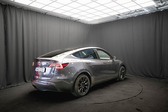 Tesla Model Y 7 of 22