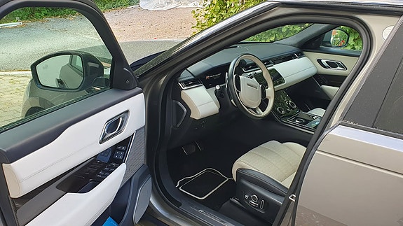 Land Rover Range Rover Velar 2 of 3