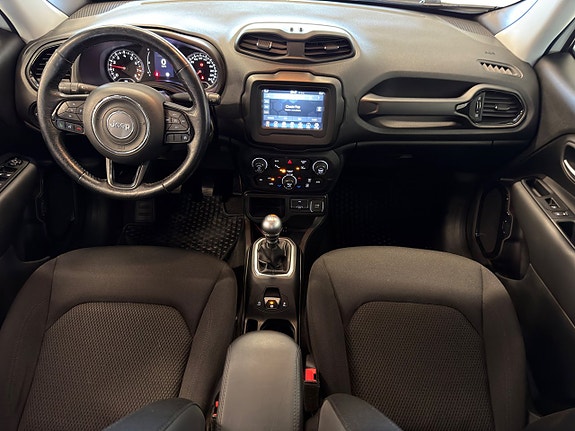 Jeep Renegade 11 of 12