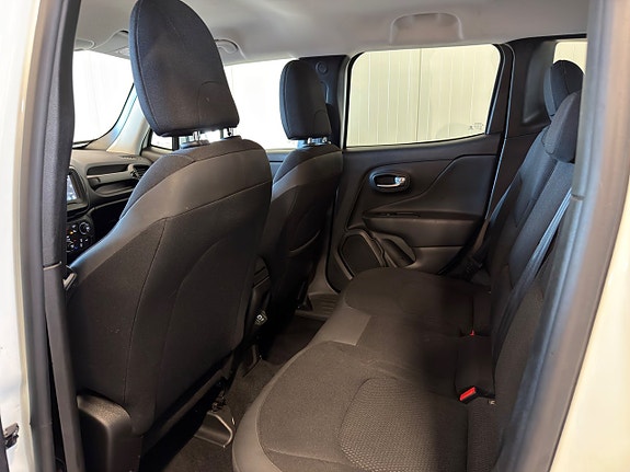 Jeep Renegade 9 of 12