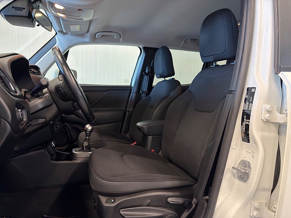 Jeep Renegade 8 of 12