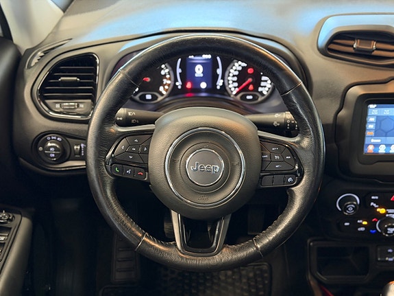 Jeep Renegade 12 of 12