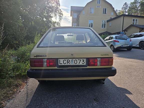 Mazda 323 5 of 8
