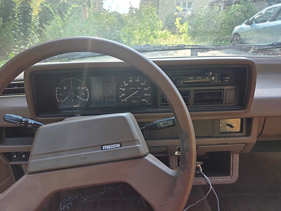 Mazda 323 7 of 8