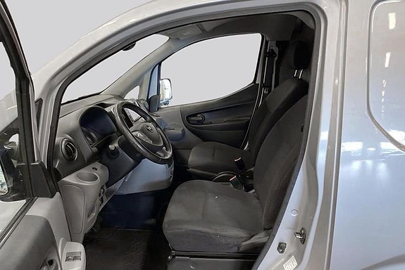 Nissan e-NV200 8 of 18