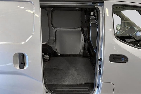 Nissan e-NV200 11 of 18