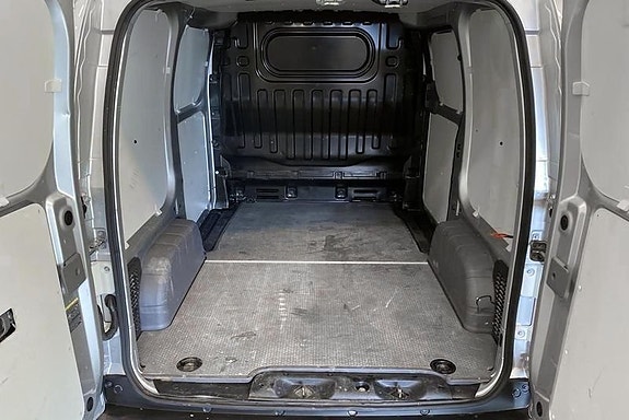 Nissan e-NV200 12 of 18