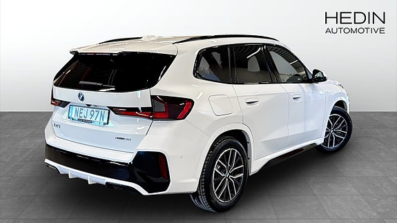 BMW iX1 2 of 9