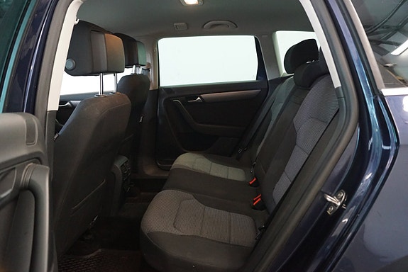 Volkswagen Passat 15 of 23