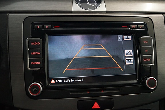 Volkswagen Passat 18 of 23