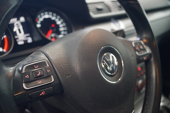 Volkswagen Passat 17 of 23