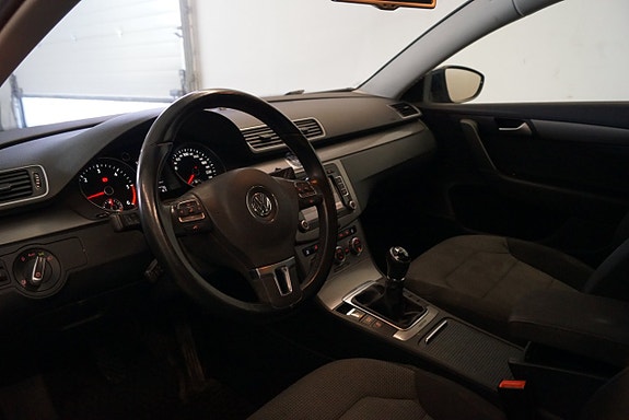 Volkswagen Passat 11 of 23