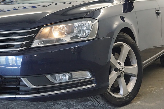 Volkswagen Passat 2 of 23
