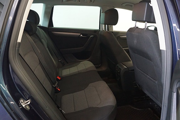 Volkswagen Passat 16 of 23