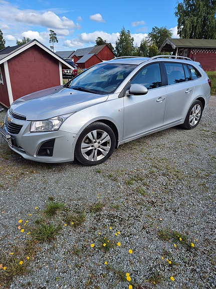 Chevrolet Cruze 2 of 4