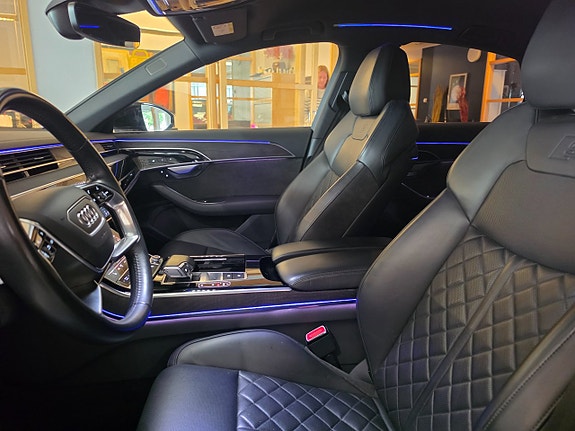Audi A8 7 of 9