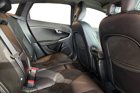 Volvo V40 15 of 20