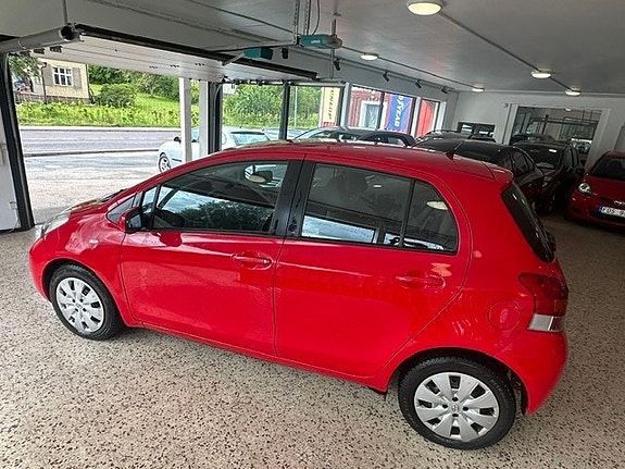 Toyota Yaris 11 of 20