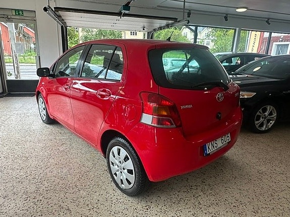 Toyota Yaris 9 of 20