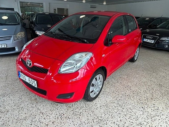 Toyota Yaris 2 of 20