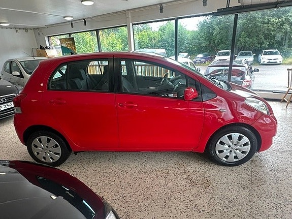 Toyota Yaris 16 of 20