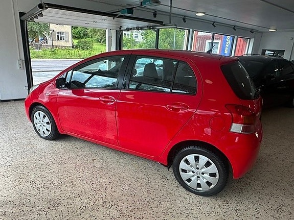 Toyota Yaris 10 of 20