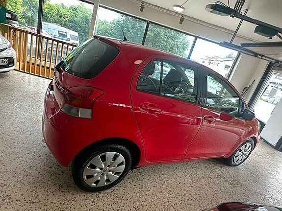 Toyota Yaris 15 of 20