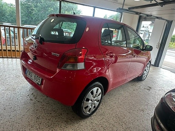 Toyota Yaris 7 of 20