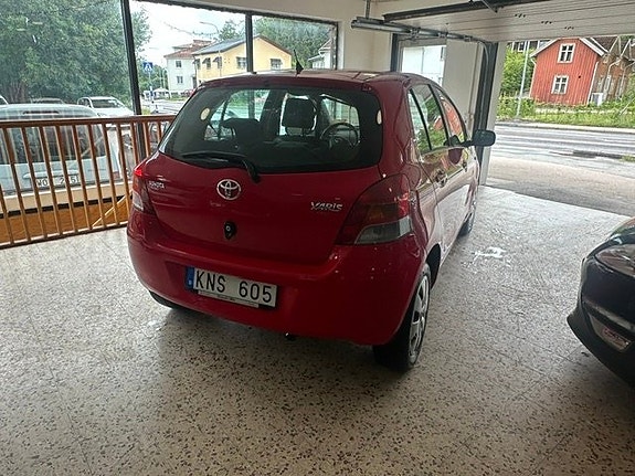 Toyota Yaris 8 of 20