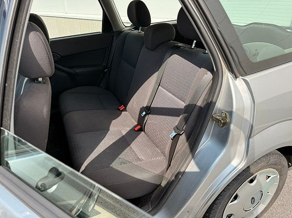 Ford Focus 12 of 30